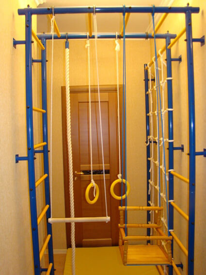 Городок П-образный c сеткой с креплением к стене